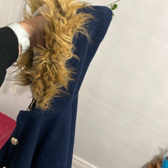 Adorable winter poncho like pea coat with a fuzzy hood size 5T - Picture 12 of 13